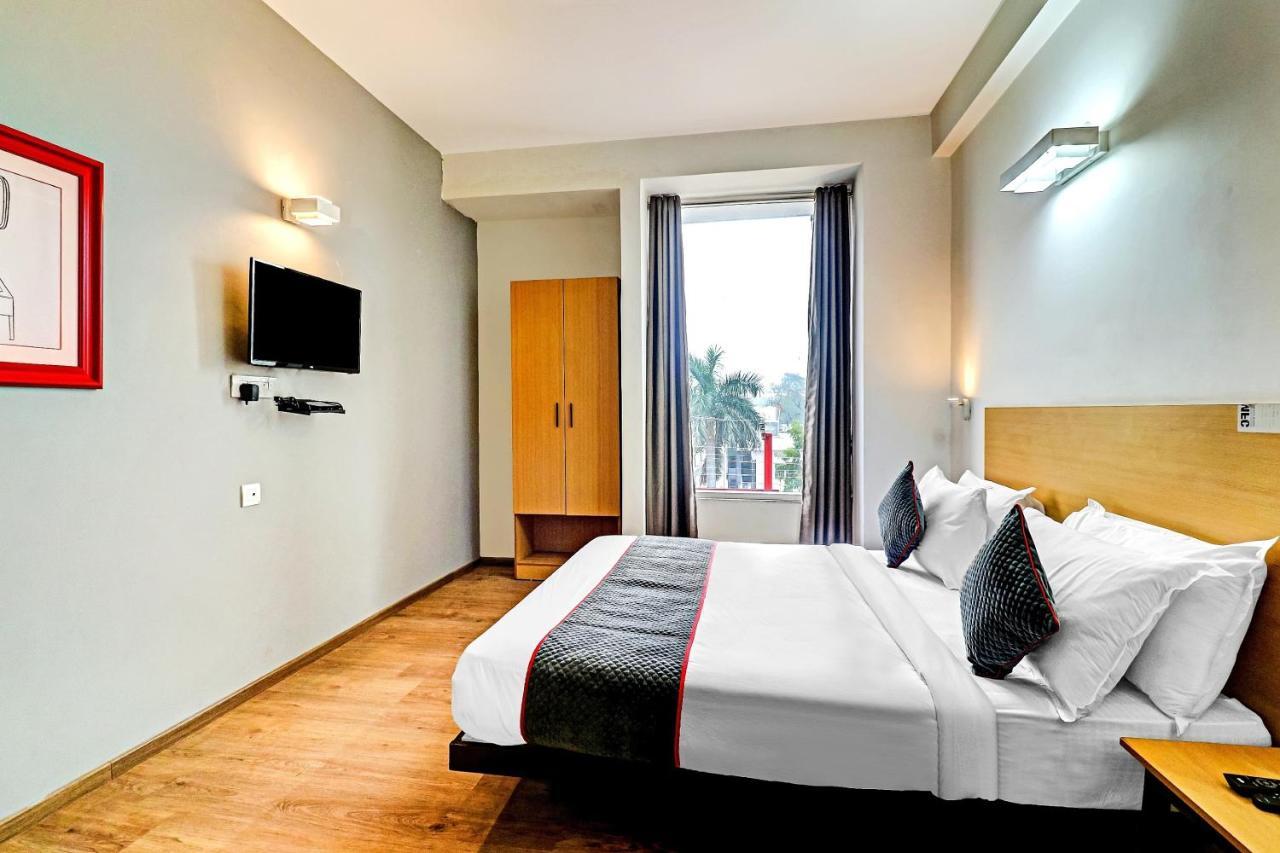 Hotel Townhouse Sector 30 Near Botanic Garden Of Indian Republic Noida Exterior foto